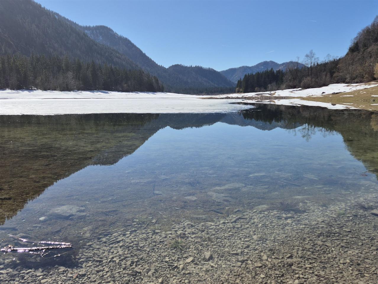 Spiegelung am Mittersee in den Chiemgauer Alpen